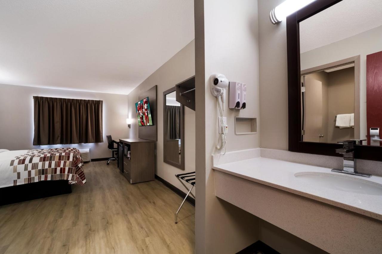 Super 8 By Wyndham Marston Motel ภายนอก รูปภาพ