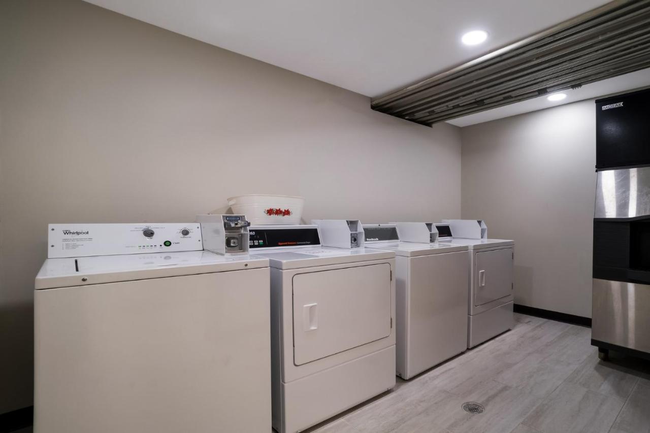 Super 8 By Wyndham Marston Motel ภายนอก รูปภาพ