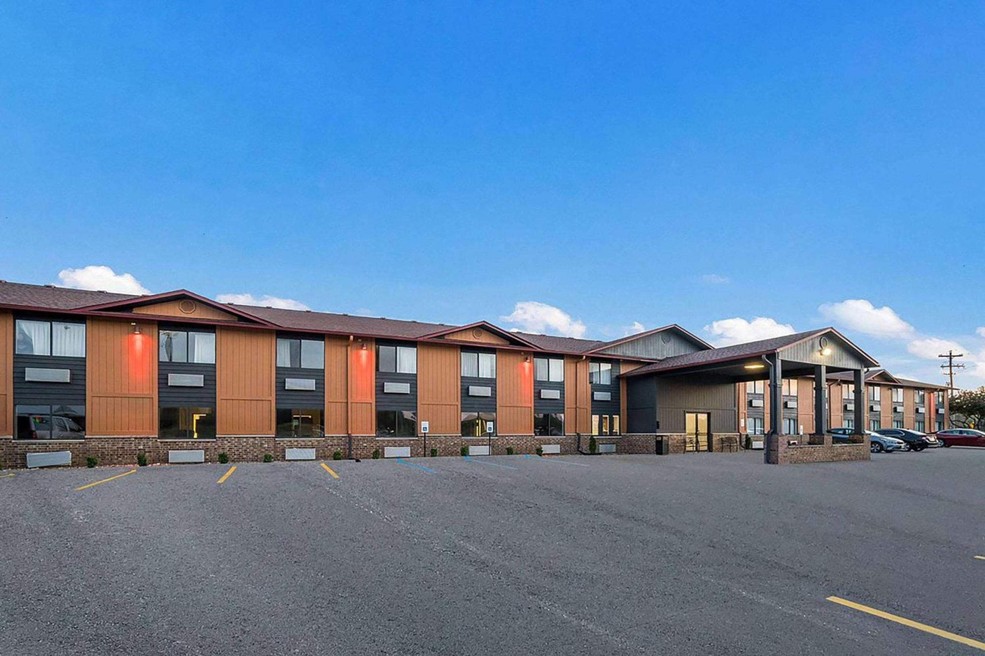 Super 8 By Wyndham Marston Motel ภายนอก รูปภาพ